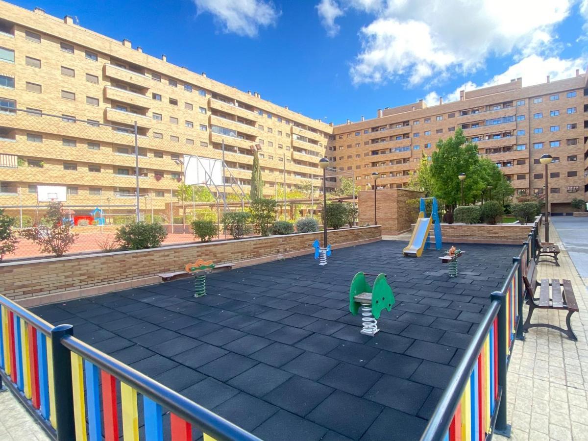 Ferienwohnung Aires De Toledo-Parque Warner Y Madrid En Familia Exterior foto